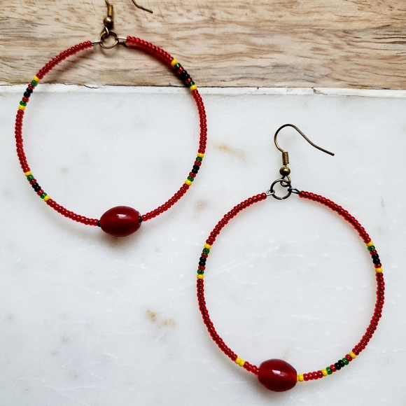 Beaded hoop earrings with Carribean colors - Picture 3 of 4